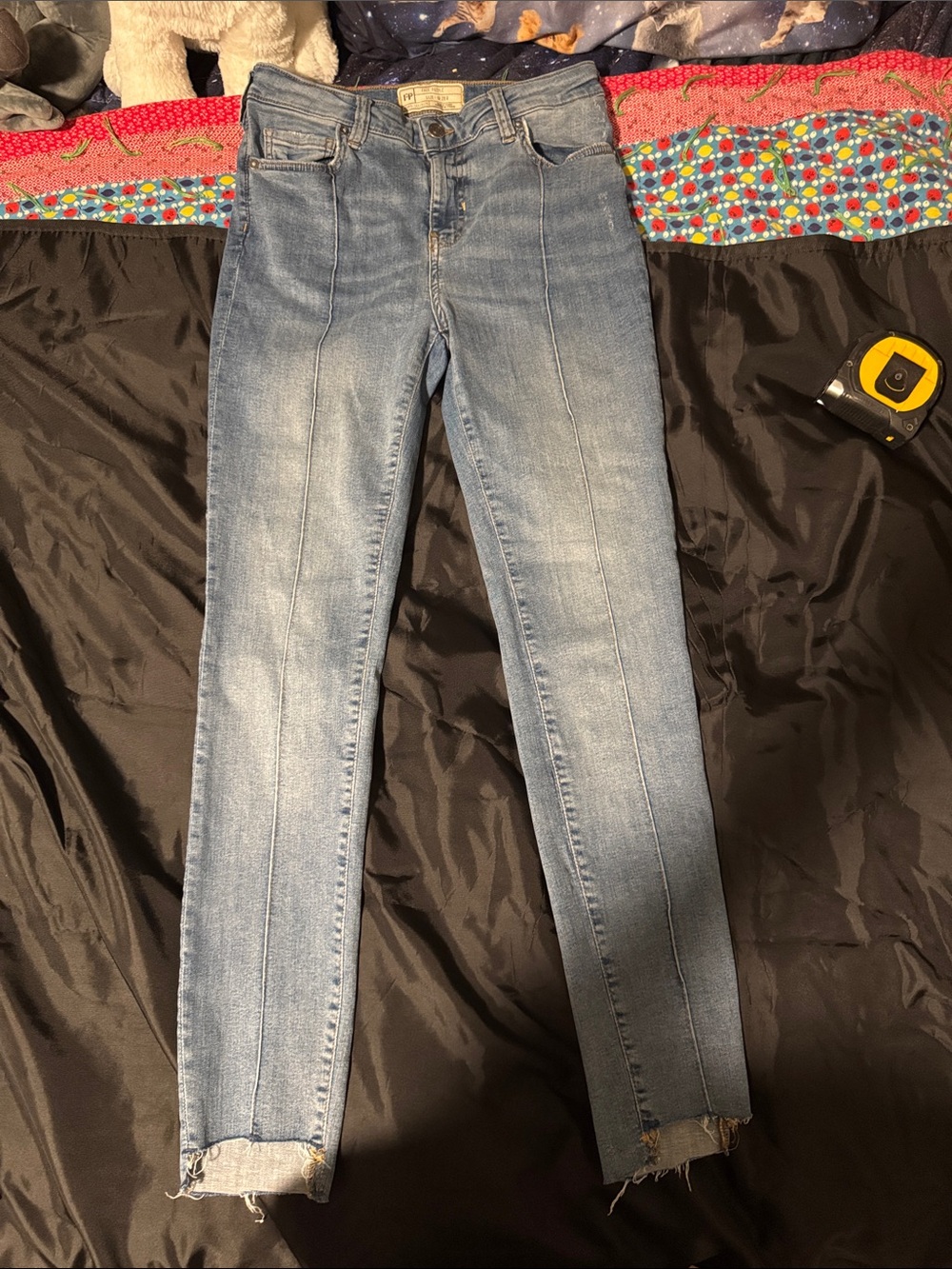 Free People “Low Rise Pintuck” Skinny Jeans 28R EUC